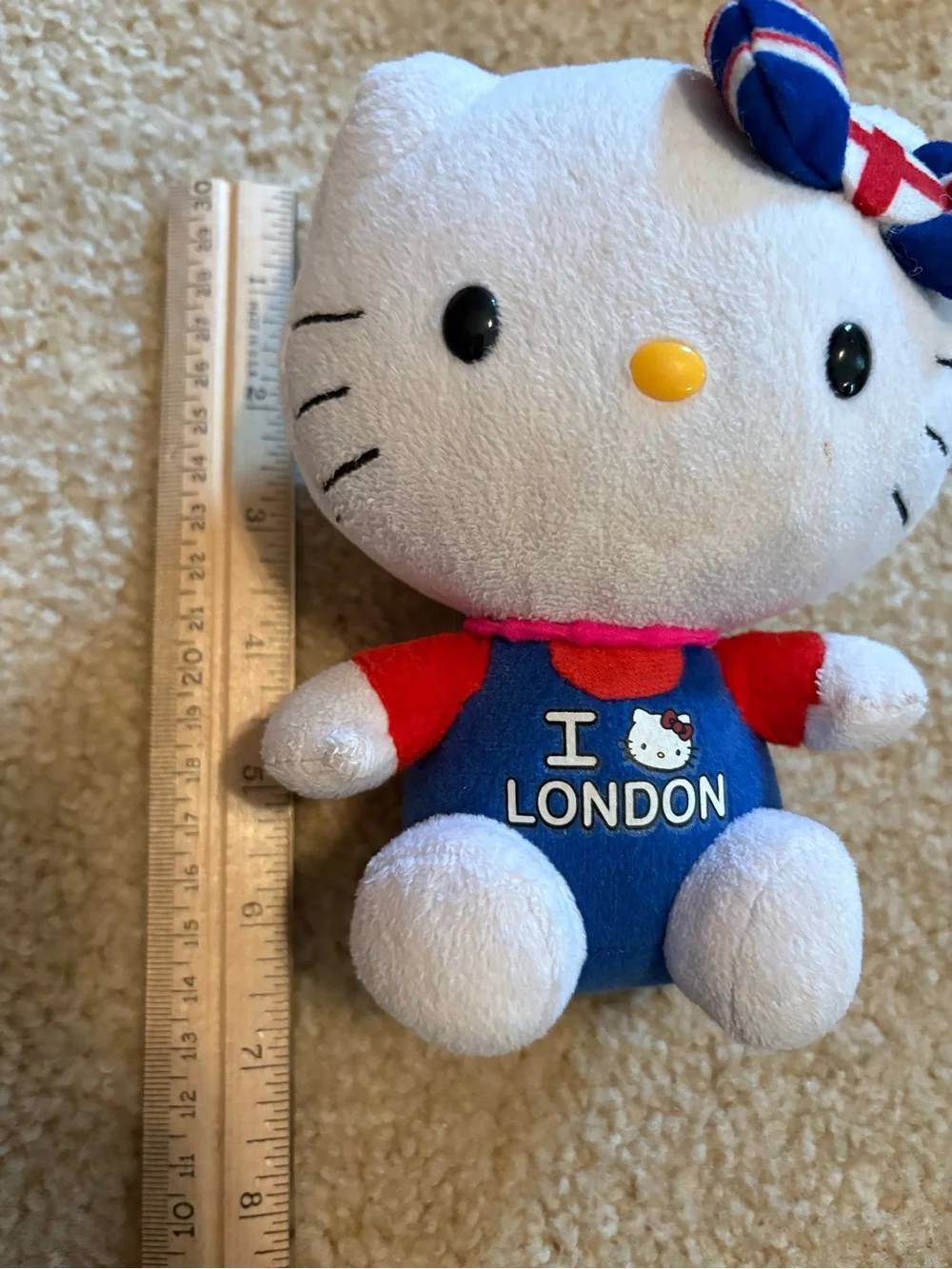 Hello Kitty Sanrio I Love London Plush Stuffed Animal TY 7”